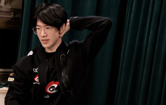 激烈竞争的 激烈竞争的